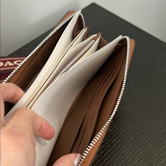 NWT Coach Tan Leather Wristlet Wallet - Picture 9 of 13